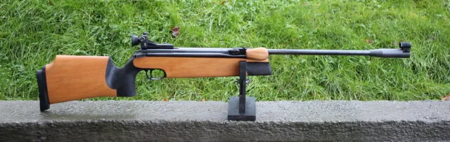 Walther LGR — przykład karabinu pneumatycznego.